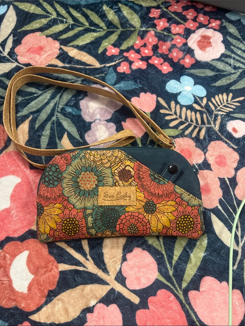 Nwot Sew corky Floral Crossbody Bag in Multicolor
